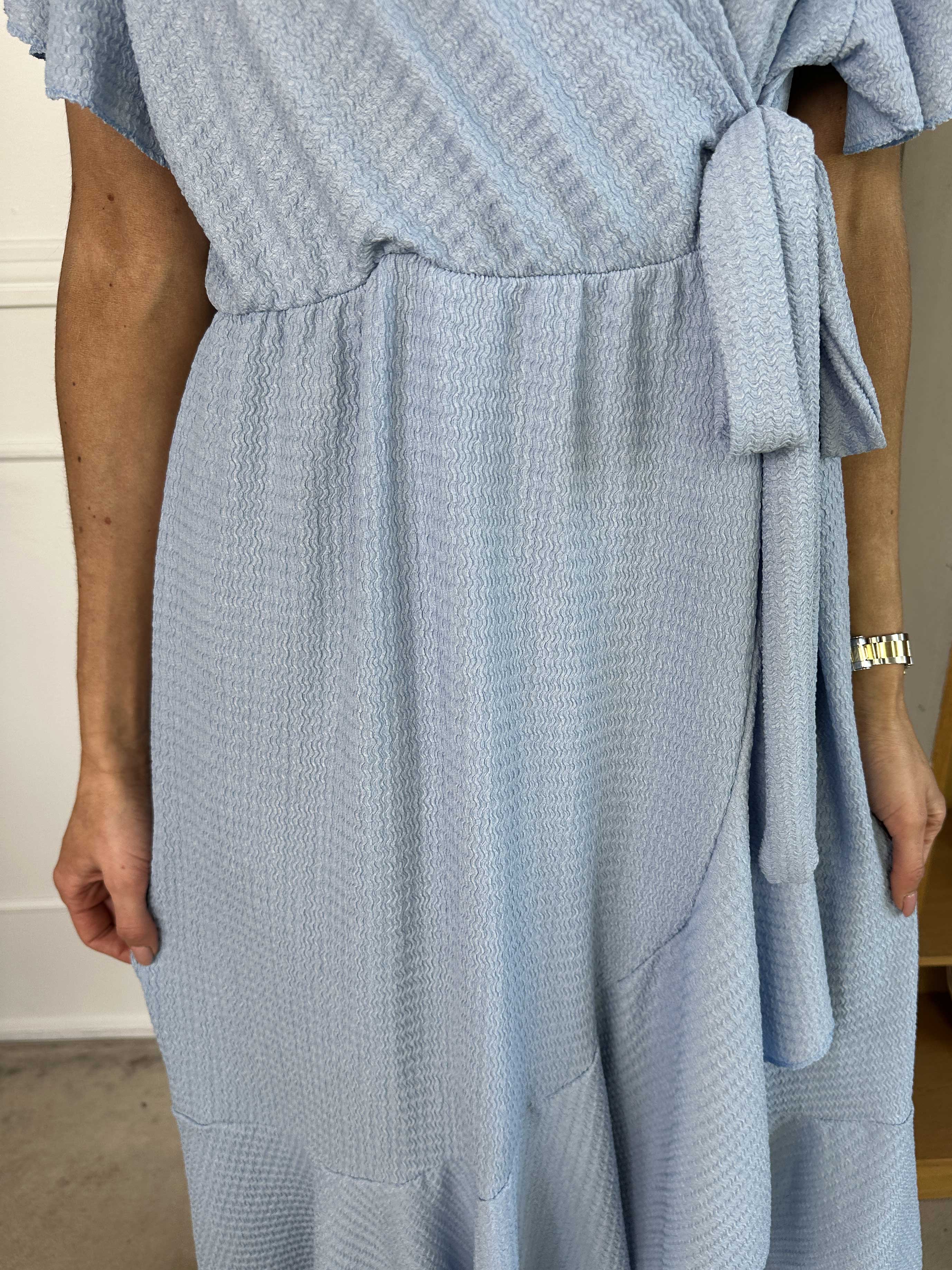 Eliana - Sød kjole i slå-om look med flæser